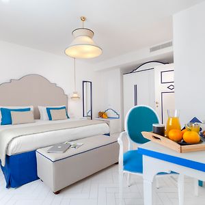 Camera con letto king size in edificio annesso